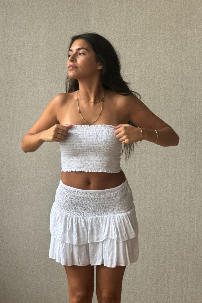 Minifalda pantalón blanca con lurex cintura de goma y volantes