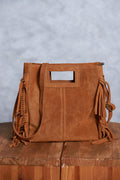 Bolso de ante con flecos camel