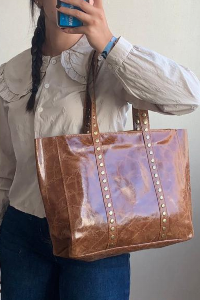 Bolso piel shopper tachuelas camel