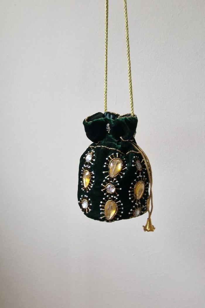 Bolso bombonera verde con piedras