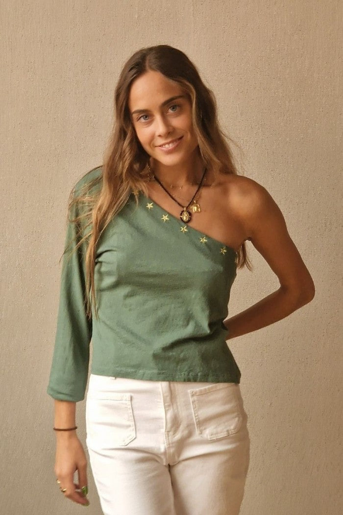 Top asimétrico con estrellas verde