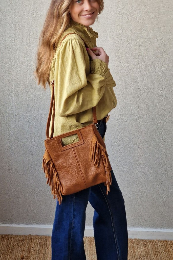 Bolso de piel con flecos camel