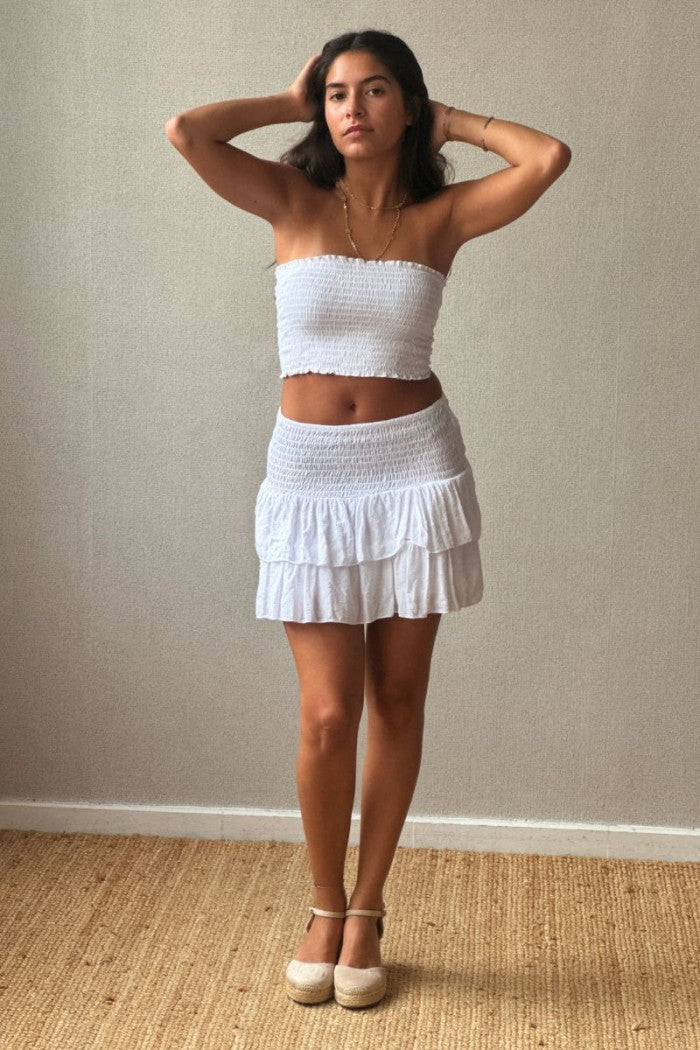 Minifalda pantalón blanca con lurex cintura de goma y volantes