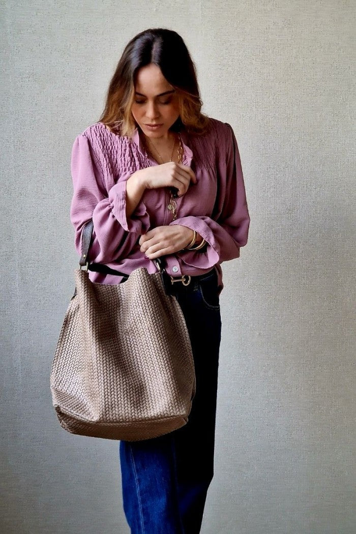 Bolso de piel trenzada topo