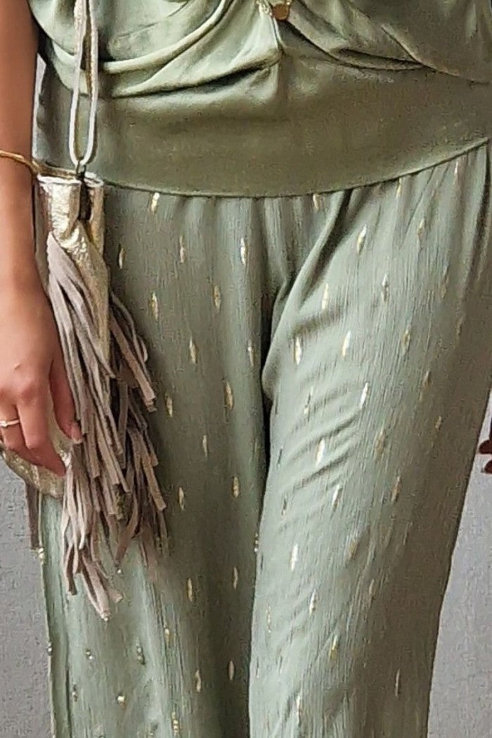 Pantalón tipo bambula verde militar y lurex dorado