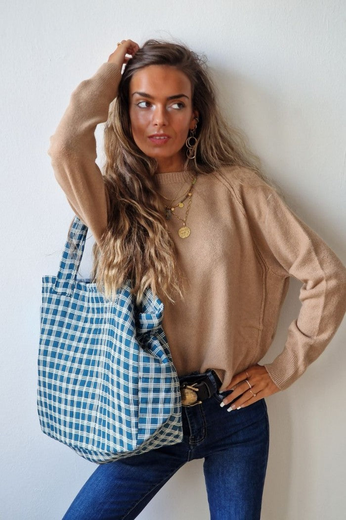 Bolso de tela acolchado con estampado de cuadros