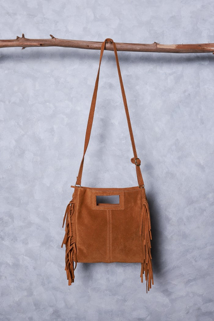Bolso de ante con flecos camel