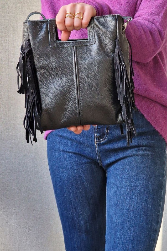 Bolso de piel con flecos negro