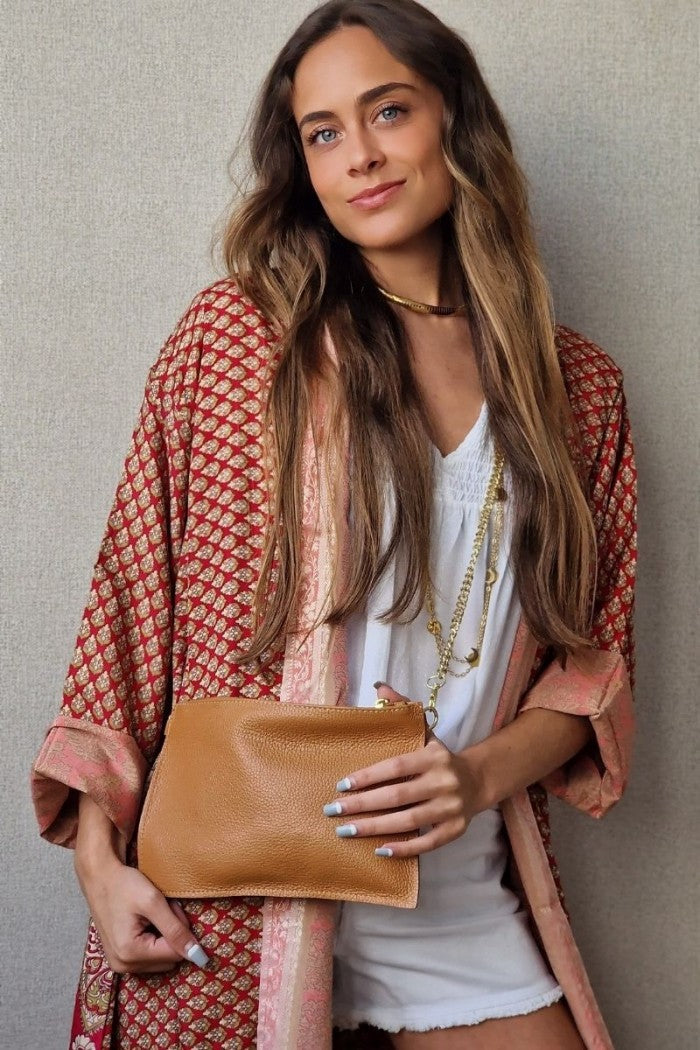 Bolso piel camel con cadena dorada