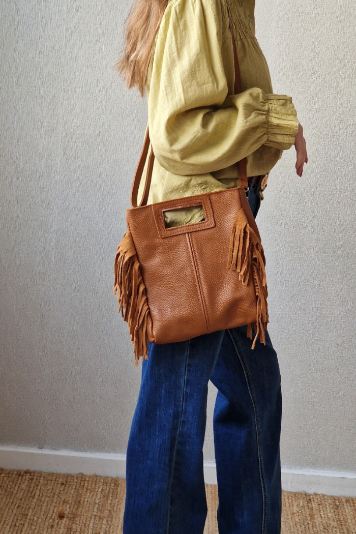 Bolso de piel con flecos camel