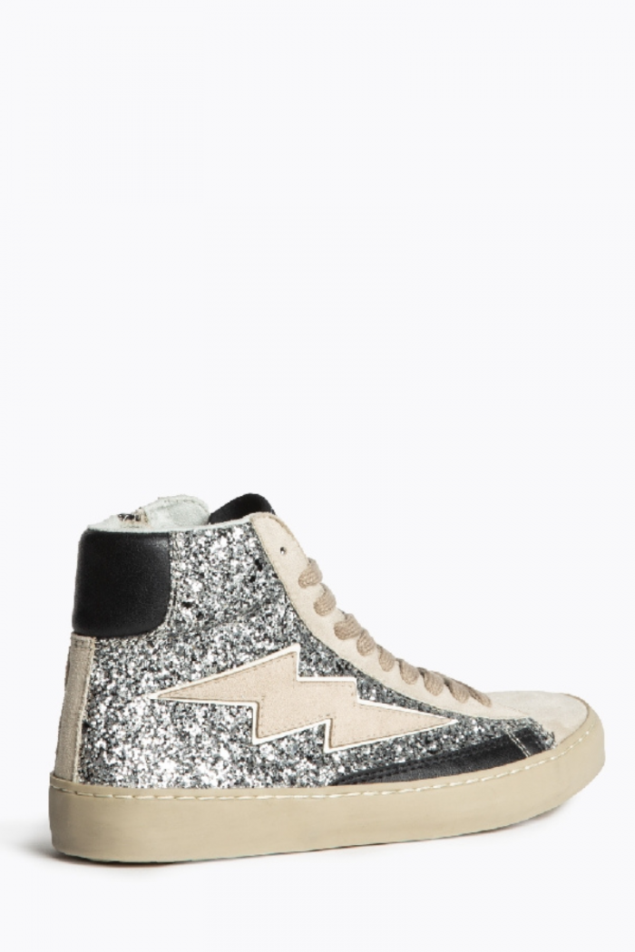 Sneakers negro con rayo glitter y tachuelas