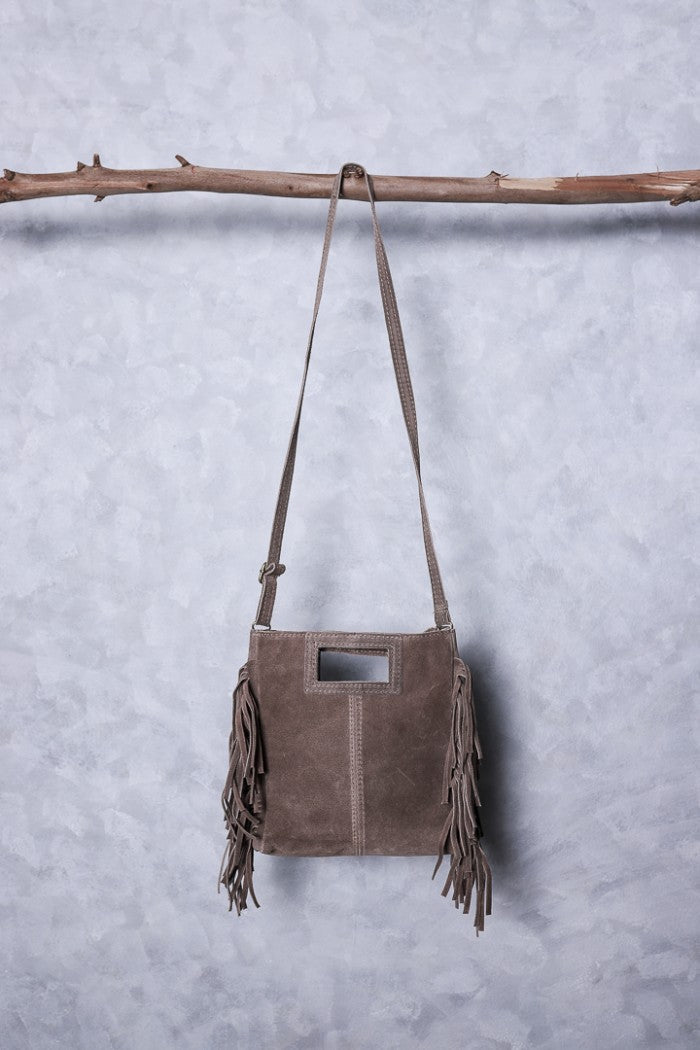 Bolso de ante con flecos topo