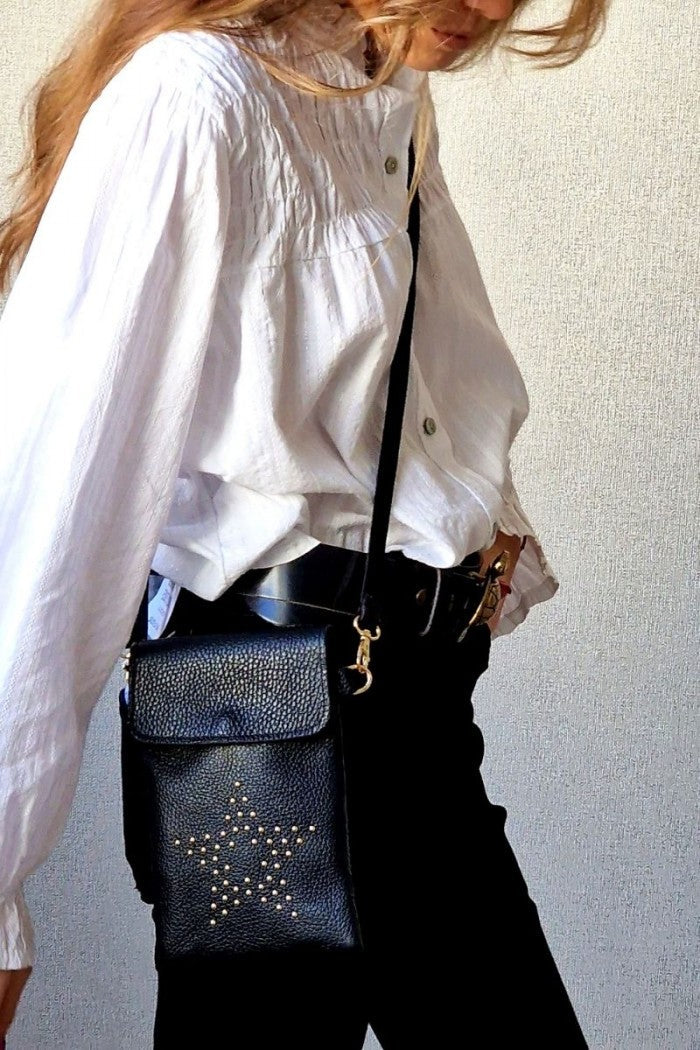 Bolso mini estrella tachuelas negro