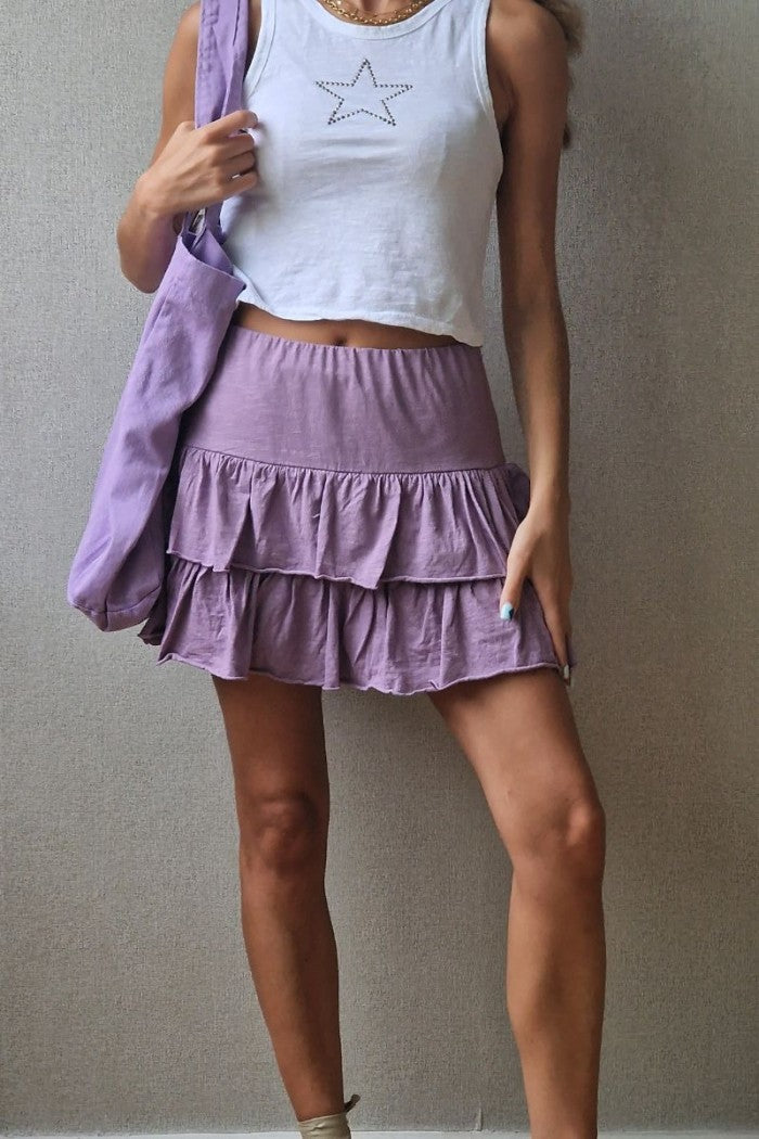 Minifalda pantalón lila con cintura de goma y volantes