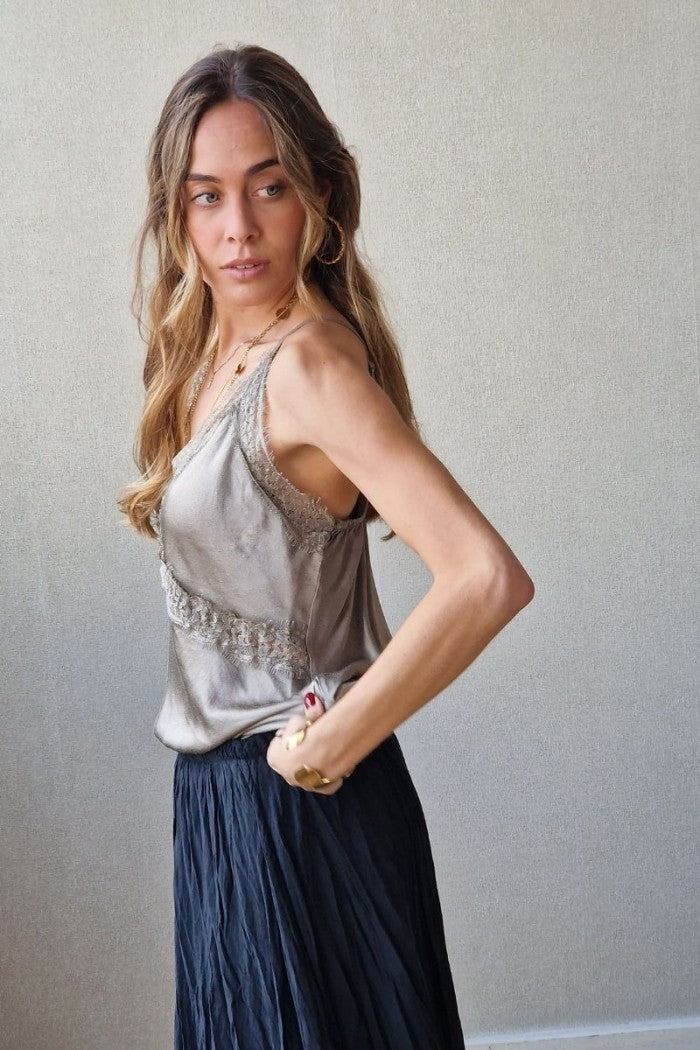 Top lencero con puntilla topo