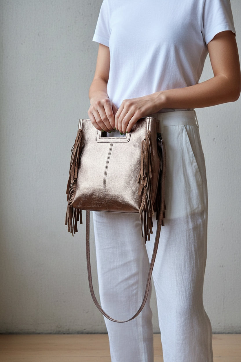 Bolso de piel con flecos cobre metalizado